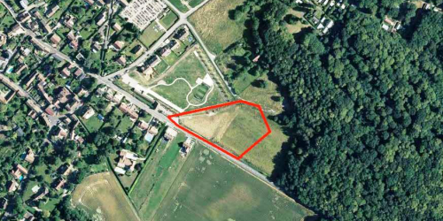 Grisy : terrain de football désaffecté